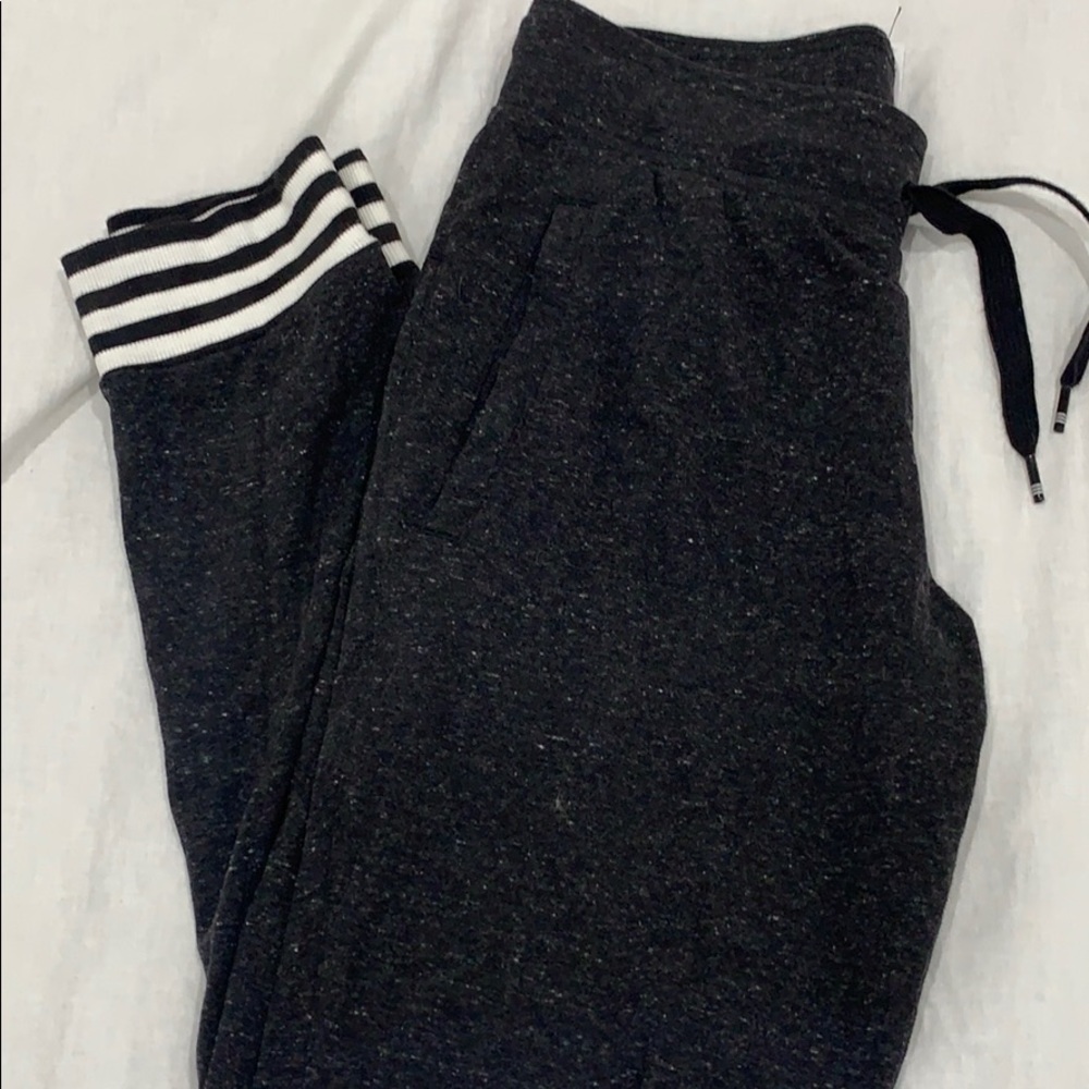 *CLOSET SALE-OFFER/BUNDLE* 
Adidas Capri Joggers